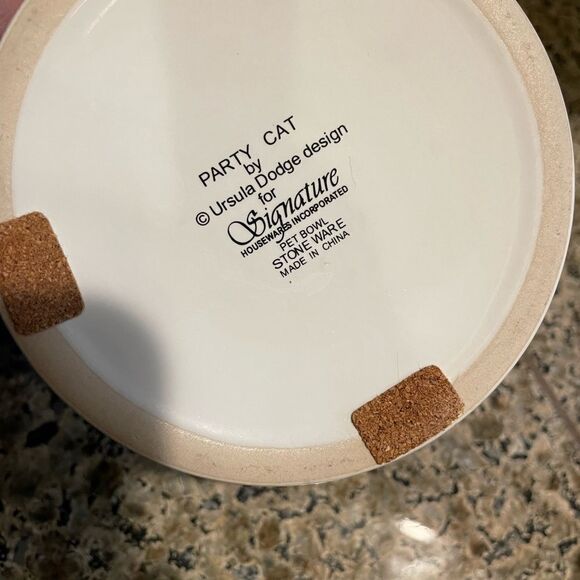 Ursula Dodge PARTY CAT Cat Bowls set of 2 - Picture 5 of 13